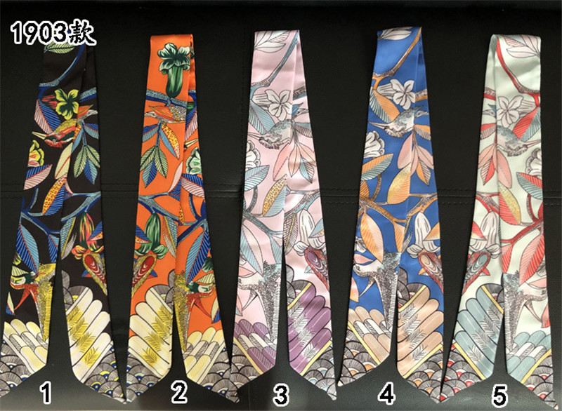 Luxury Brand Hummingbird Print - огляд і ціна Ascot Neck Scarf