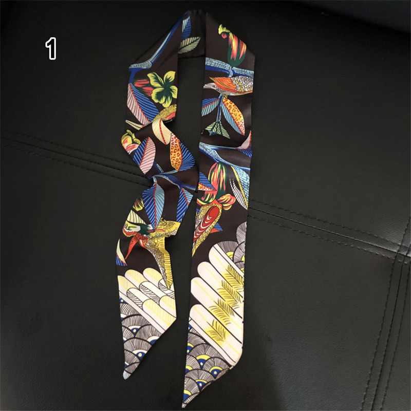 Luxury Brand Hummingbird Print - огляд і ціна Ascot Neck Scarf